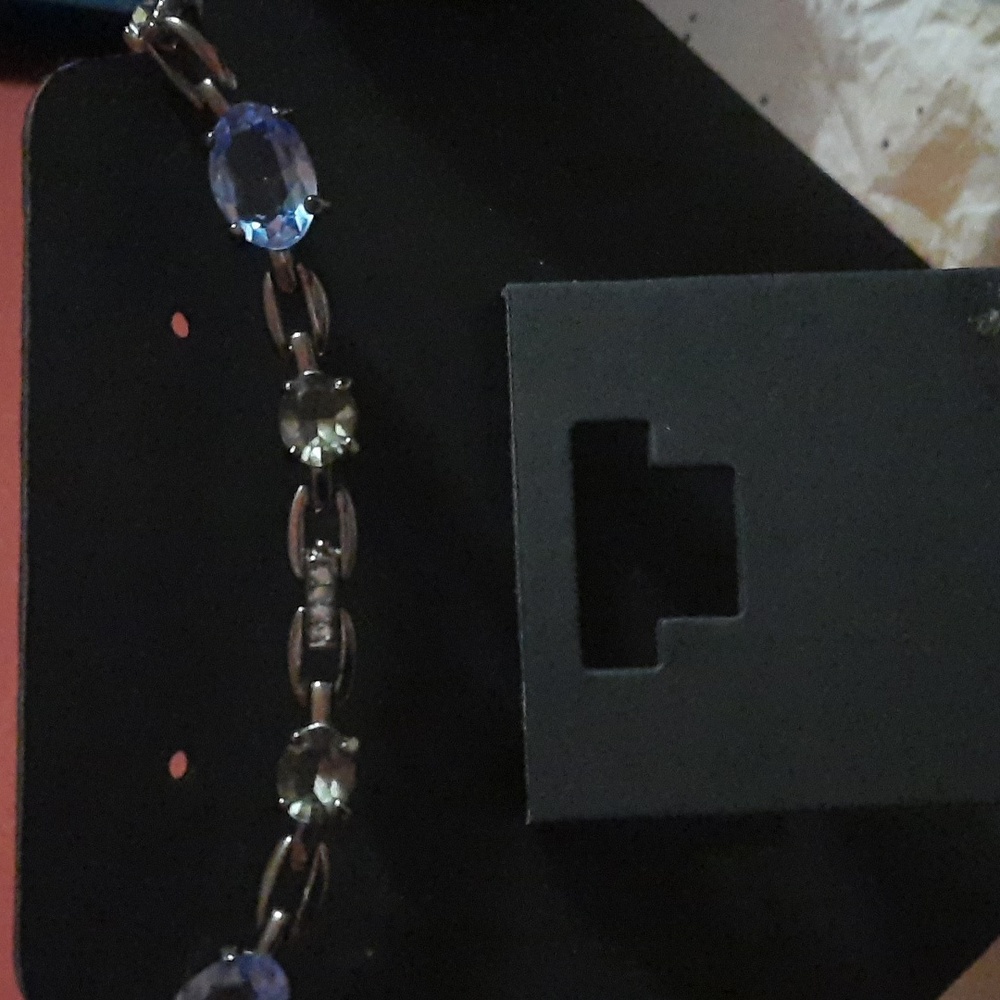 Zwarovski crystal Necklace - Picture 16 of 16
